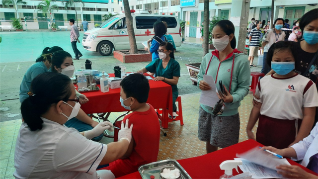 TP.HCM: Thêm xe tiêm vắc xin lưu động để tiêm cho học sinh - Ảnh 1.