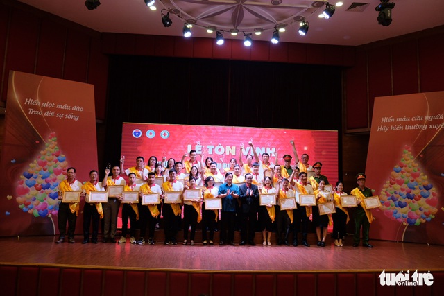 100 câu chuyện hiến máu tiêu biểu lan tỏa cộng đồng, có người dân hiến máu 102 lần - Ảnh 2.