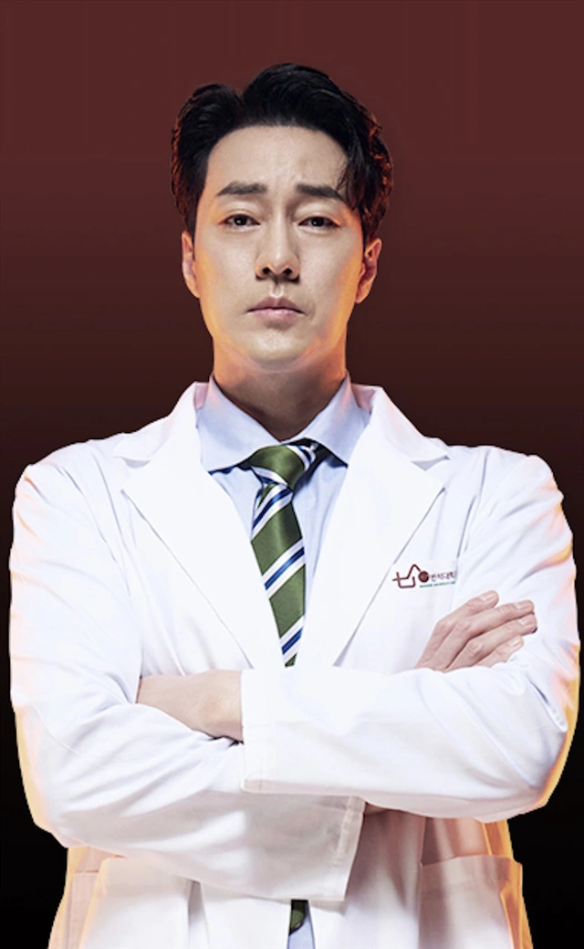 Ngỡ ngàng với ngoại hình xập xệ như ông chú của So Ji Sub - Ảnh 6.