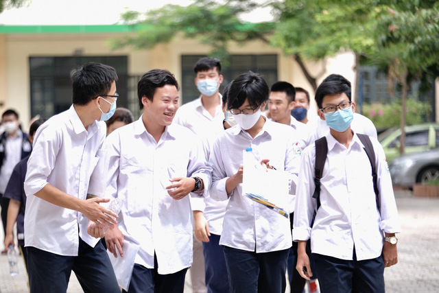 Điểm chuẩn ĐH Quốc gia Hà Nội: Ngành công nghệ thông tin 28,15 điểm, ngành y khoa 27,3 điểm - Ảnh 1.