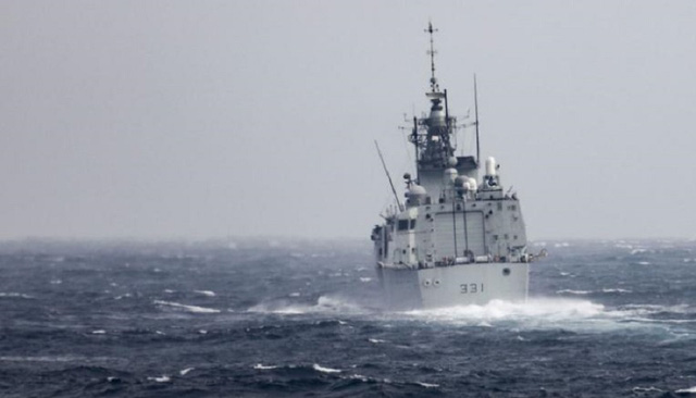 Tàu chiến Mỹ, Canada qua eo biển Đài Loan - Ảnh 1.