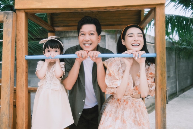 Nhã Phương - Trường Giang khoe ảnh ngọt ngào, kỷ niệm 4 năm ngày cưới - Ảnh 4.