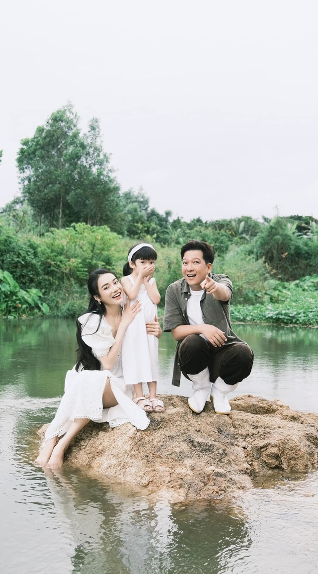 Nhã Phương - Trường Giang khoe ảnh ngọt ngào, kỷ niệm 4 năm ngày cưới - Ảnh 2.