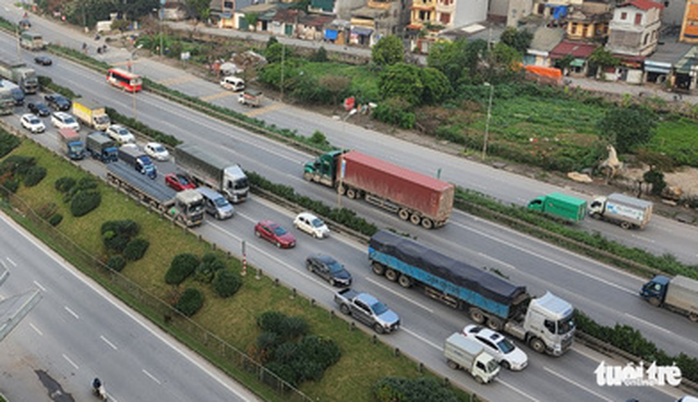 Doanh nghiệp vận tải đường bộ than khó vì giá dầu đã tăng mà còn thiếu hàng - Ảnh 1.