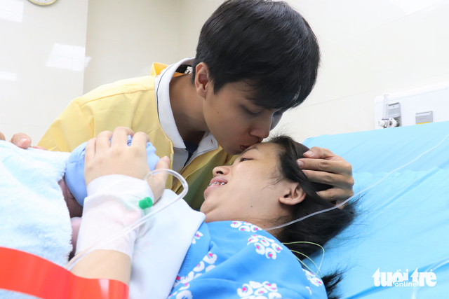 Những em bé chào đời vào thời khắc giao thừa 2023 tại TP.HCM - Ảnh 2.