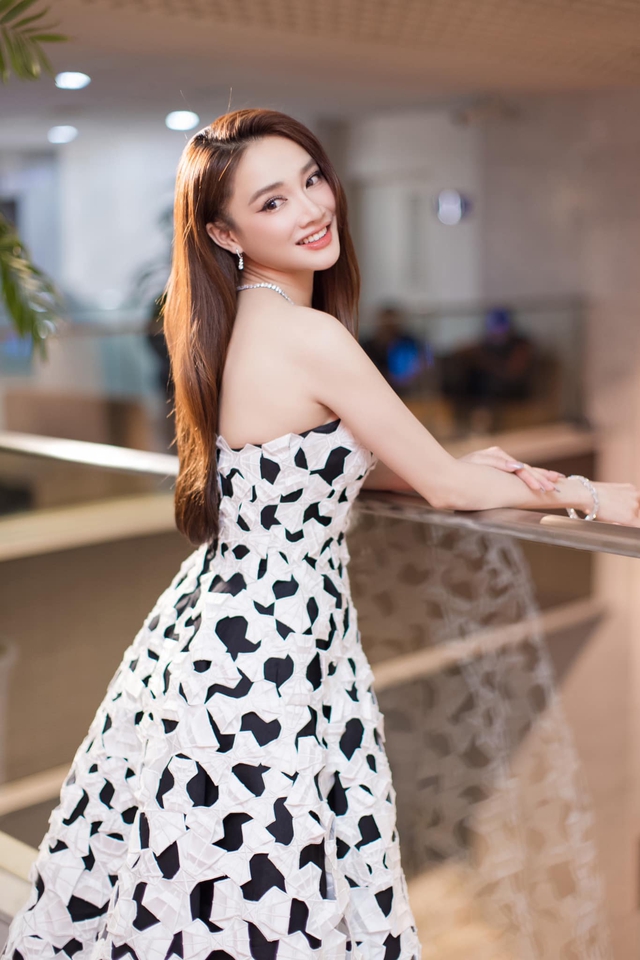 Ảnh vui sao Việt 4-1: Angela Phương Trinh khoe cơ bắp cuồn cuộn - Ảnh 7.
