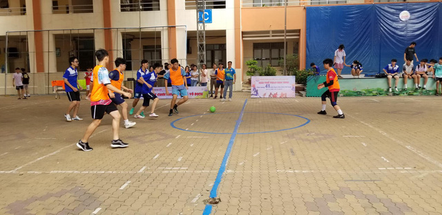 Teen THPT Trần Hưng Đạo (Gò Vấp) cùng trổ tài trong ngày hội thao - Ảnh 2.