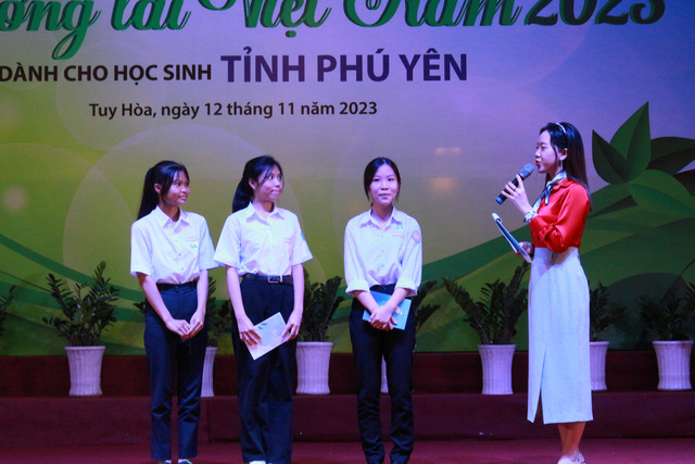 40 gương mặt vượt khó học giỏi của Phú Yên nhận học bổng Vì tương lai Việt Nam- Ảnh 2.