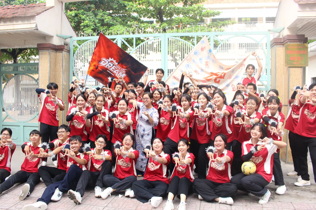 Sắc màu ‘flashmob’ của teen Trường THPT Lý Thường Kiệt- Ảnh 2.