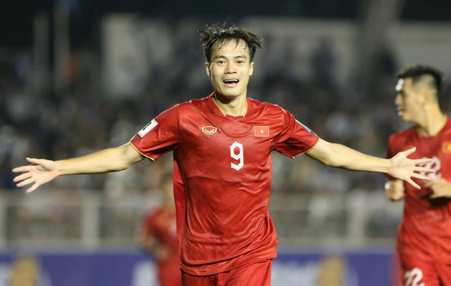 Tuyển Việt Nam thắng 2-0 Philippines, bạn trẻ ‘quay xe’ sau hiệp 1- Ảnh 1.