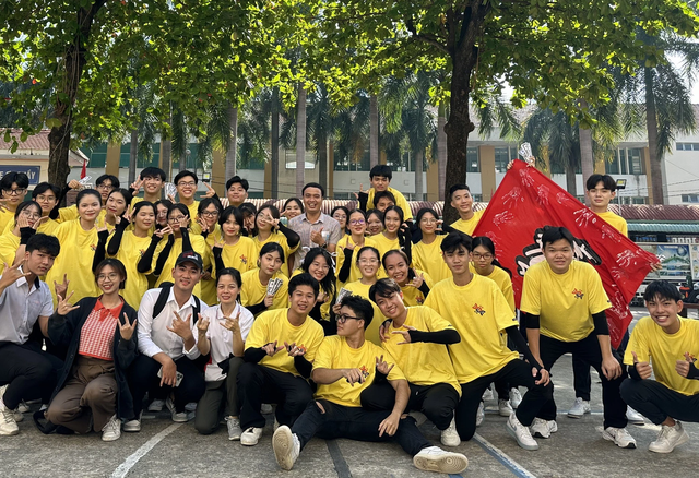 Sắc màu ‘flashmob’ của teen Trường THPT Lý Thường Kiệt- Ảnh 3.