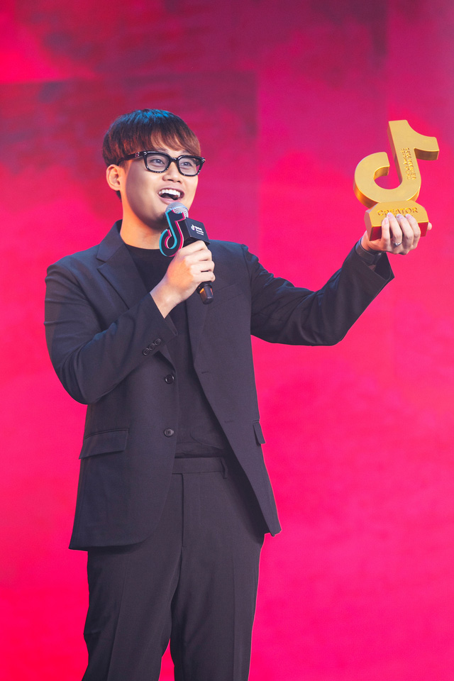 Nhóm Sài Gòn Xanh được vinh danh tại TikTok Awards Việt Nam 2023- Ảnh 4.