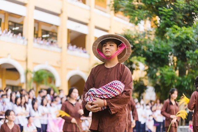 Bài nhảy flashmob Việt sử kiêu hùng của học trò trường THPT Trưng Vương tiếp tục dậy sóng - Ảnh 2.