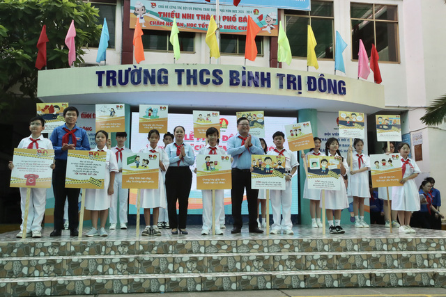 Hơn 1000 học sinh THCS Bình Trị Đông cùng phòng chống bạo lực học đường - Ảnh 3.