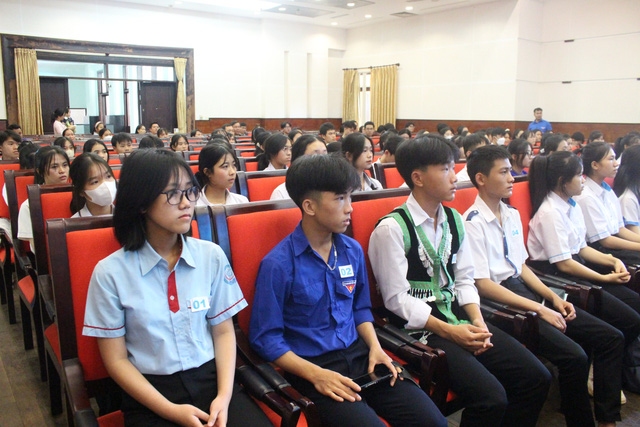 Học bổng Vì tương lai Việt Nam 2023: Những đóa hoa vươn lên từ nghịch cảnh- Ảnh 8.