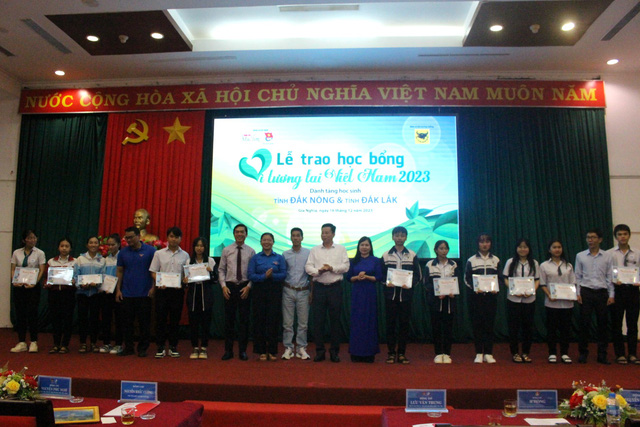 Học bổng Vì tương lai Việt Nam 2023: Những đóa hoa vươn lên từ nghịch cảnh- Ảnh 2.