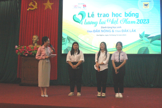 Học bổng Vì tương lai Việt Nam 2023: Những đóa hoa vươn lên từ nghịch cảnh- Ảnh 3.