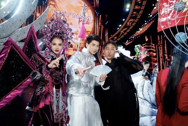 Nguyễn Minh Công - mentor đứng sau trang phục dân tộc lộng lẫy của Miss Cosmo- Ảnh 12.