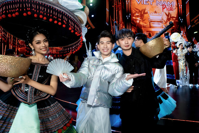 Nguyễn Minh Công - mentor đứng sau trang phục dân tộc lộng lẫy của Miss Cosmo- Ảnh 1.