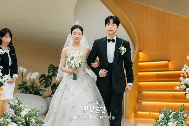 Kết thúc của phim Hôn nhân hợp đồng: Yeonwoo từ bỏ tất cả để thay đổi quá khứ?- Ảnh 3.