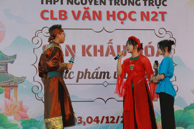 Sân khấu hoá tác phẩm văn học, học trò THPT Nguyễn Trung Trực biểu diễn đầy đam mê- Ảnh 6.