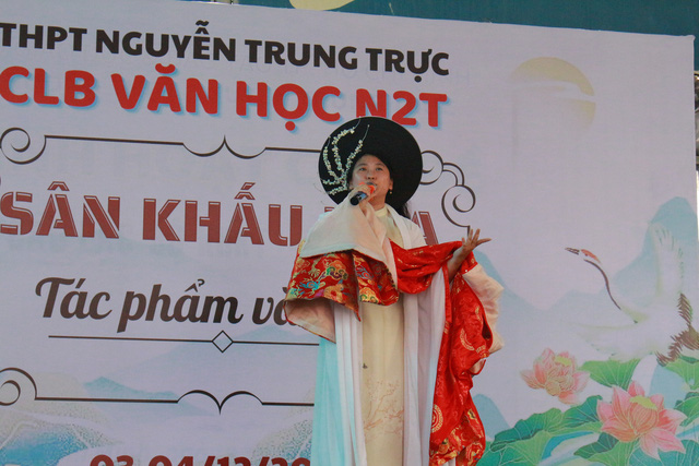 Sân khấu hoá tác phẩm văn học, học trò THPT Nguyễn Trung Trực biểu diễn đầy đam mê- Ảnh 7.