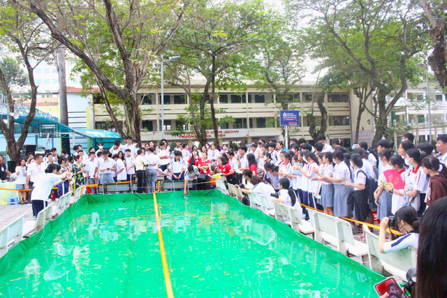 Học sinh THPT Hùng Vương “chinh phục đại dương” với tàu ngầm tự thiết kế- Ảnh 12.