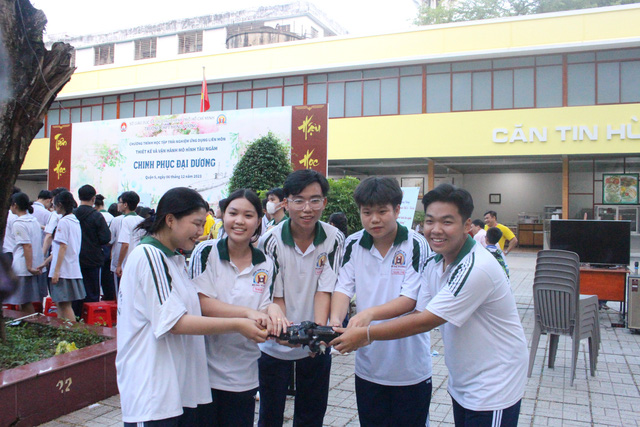 Học sinh THPT Hùng Vương “chinh phục đại dương” với tàu ngầm tự thiết kế- Ảnh 3.