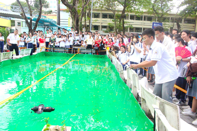 Học sinh THPT Hùng Vương “chinh phục đại dương” với tàu ngầm tự thiết kế- Ảnh 18.