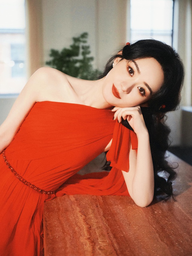 Sếp nhà người ta: Bạch Bách Hà cho nhân viên nghỉ cả tháng, Triệu Lệ Dĩnh tặng hẳn xe sang - Ảnh 3.