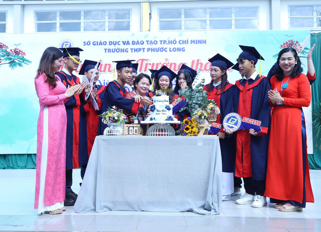 Hình ảnh ấn tượng trong ngày lễ tri ân của teen trường THPT Phước Long - Ảnh 2.