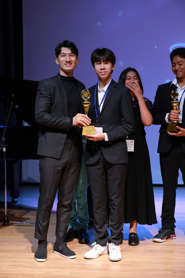 Oscar Vũ giành huy chương vàng, bạc piano tại Thái Lan - Ảnh 1.