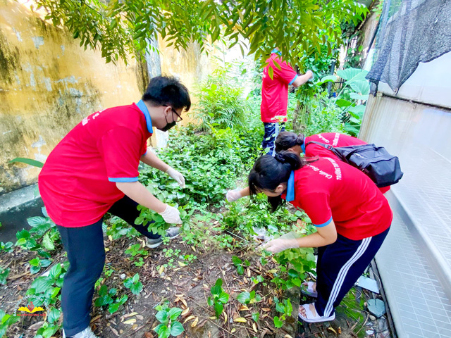 Cùng trải nghiệm trong màu áo đỏ - Ảnh 2.