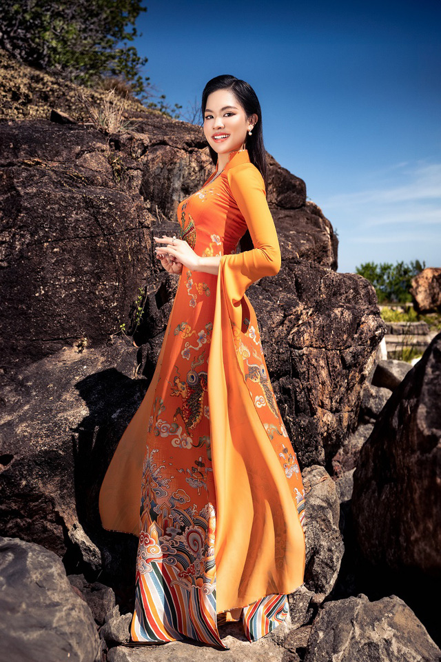 Những “nàng thơ” áo dài của Miss World Vietnam 2023  - Ảnh 7.