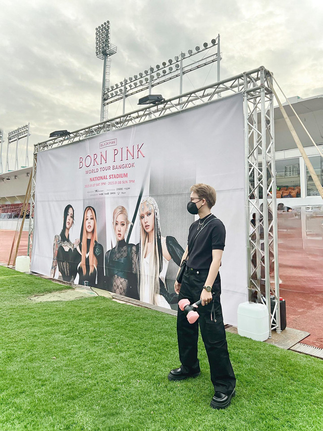 Fan hâm mộ sẵn sàng cháy hết mình tại concert BLACKPINK - Ảnh 3.