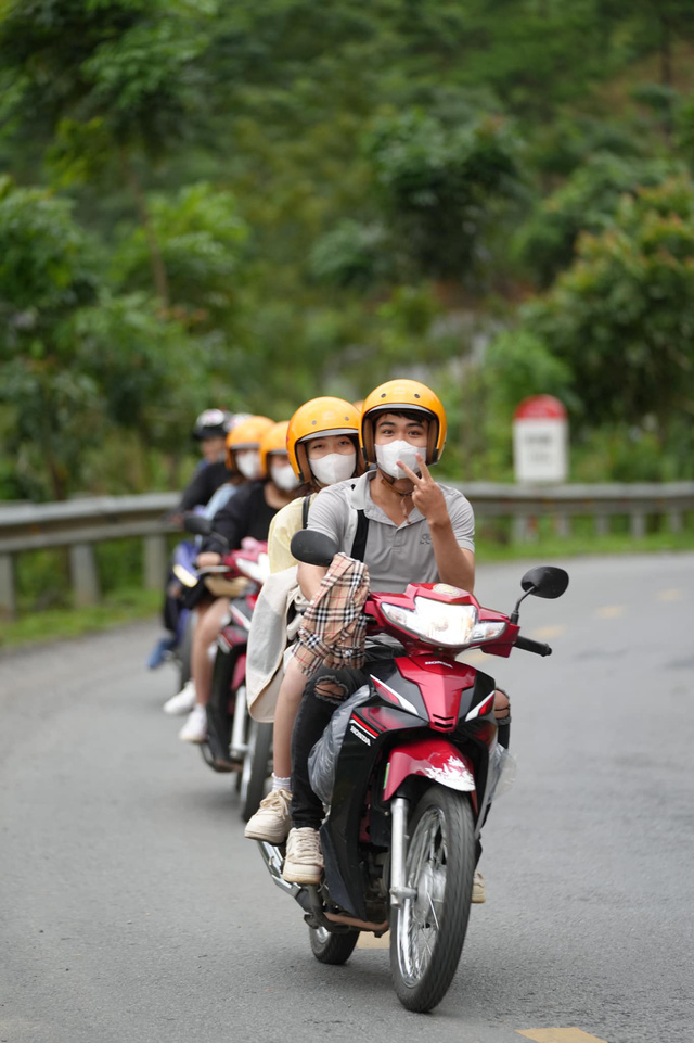 Cô gái trẻ và chuyến đi phượt gần 400km đến vùng đất Hà Giang  - Ảnh 2.