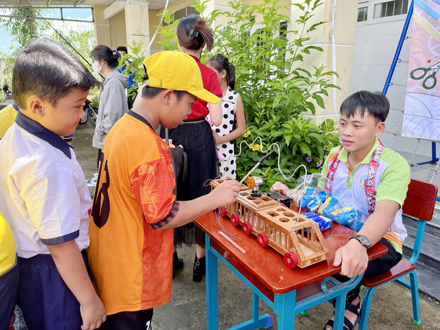 Ngày nắng giòn tan ở đảo Thiềng Liềng - Ảnh 5.