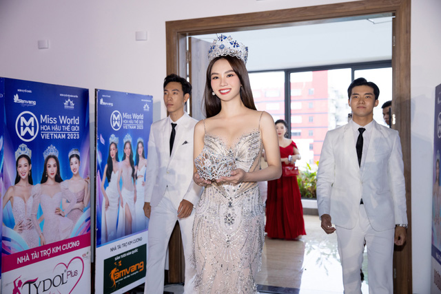 Hoa hậu Mai Phương khoe nhan sắc nữ thần  - Ảnh 10.