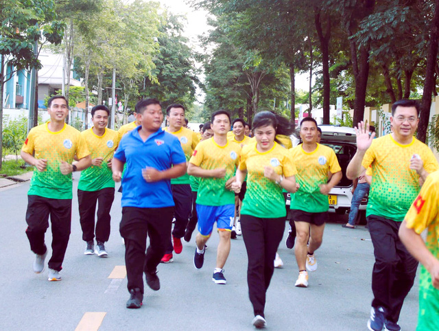 Các thành viên Câu lạc bộ Chạy bộ thử sức đầu tiên- Ảnh: Nguyễn Hưng