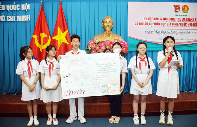 Các nhóm trình bày ý kiến của mình -Ảnh: Nguyễn Hưng