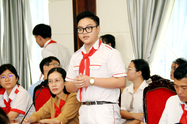 Các đại biểu đóng góp ý kiến - Ảnh: Nguyễn Hưng