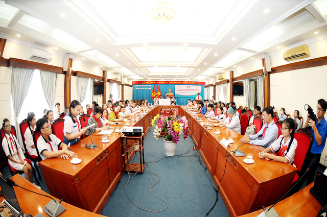 Các đại biểu tham gia kì họp lần thứ 12 - Ảnh: Nguyễn Hưng