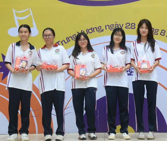 Teen THPT Trưng Vương và Quang Đăng chào năm học mới cùng chuyên trang Mực Tím - Ảnh 8.