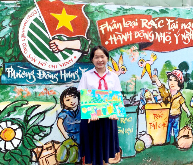 Bức tranh gốc của bạn đội viên học sinh Nguyễn Thanh Tường Vy (lớp 7, trường THCS Phan Bội Châu, Q.12) đã được phóng to lên tường Ảnh: Tú Anh