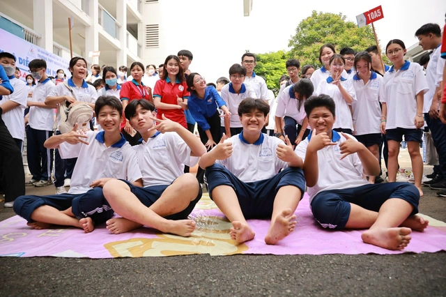 Chào năm học mới thật &quot;joyful&quot; cùng các Nan-er - Ảnh 2.