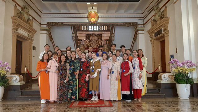 Trường THCS Nguyễn Gia Thiều tham quan Trụ sở HĐND và UBND TP.HCM - Ảnh 3.