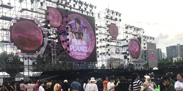 Fan quốc tế đổ xô đến Việt Nam tham dự concert Planet of Friends - Ảnh 3.