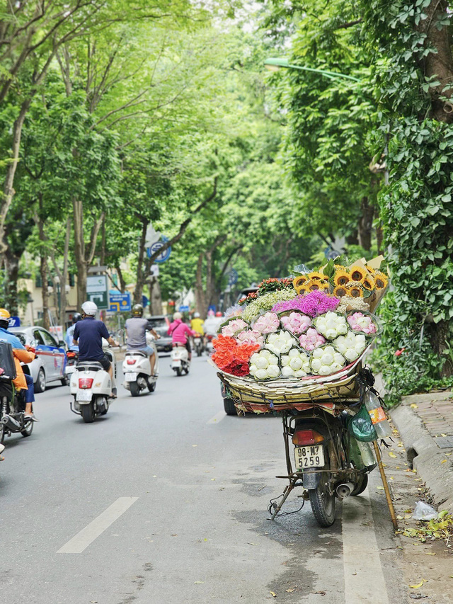 Trào lưu xe hoa Hà Nội &quot;đổ bộ&quot; khắp nơi - Ảnh 2.