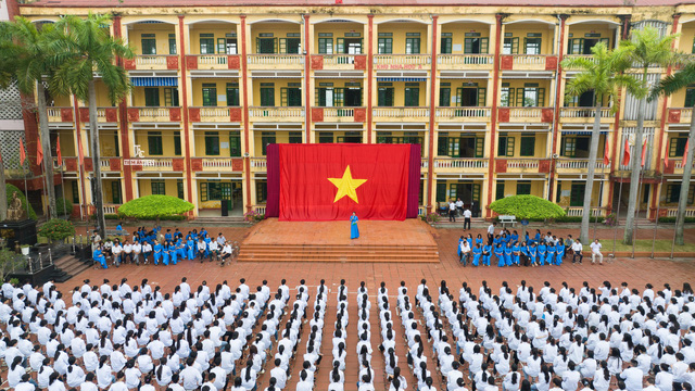 Buổi chào cờ ý nghĩa của teen THPT Nguyễn Trãi - Thái Bình   - Ảnh 1.