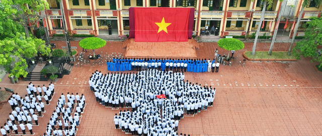 Buổi chào cờ ý nghĩa của teen THPT Nguyễn Trãi - Thái Bình   - Ảnh 3.